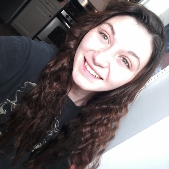 Meet your Posher, Cecillia - Picture 2 of 2